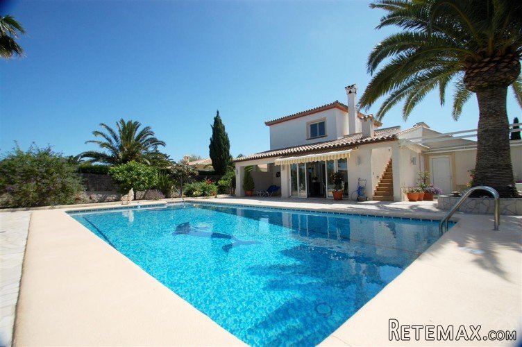 Beautiful, luxury Villa in a quiet residential area of Els..