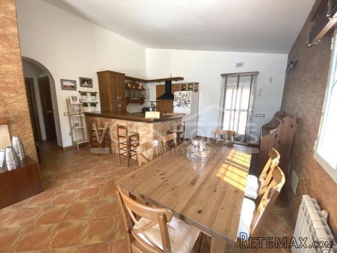 A Lovely & spacious 192m2, recently renovated, 4 bed, 2.. - 6