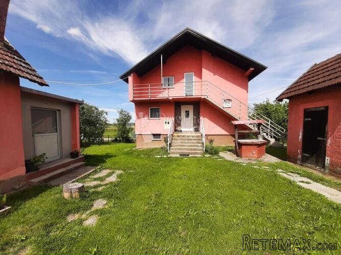 Obiteljsko imanje, veliki vrt i kuća 200 m2, Novoselec, Križ