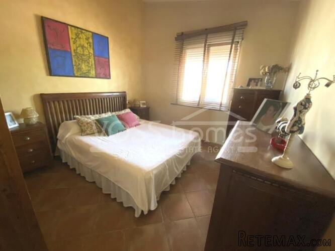 A Lovely & spacious 192m2, recently renovated, 4 bed, 2.. - 9