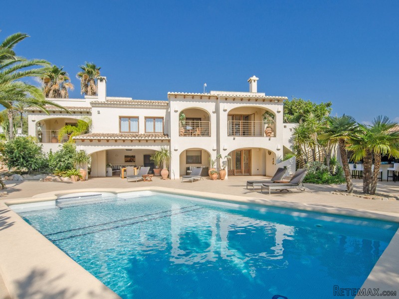 5 Bedrooms - Villa - Alicante - For Sale