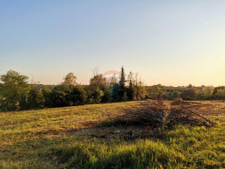 Istra, Brtonigla - Građevinsko zemljište sa blagim pogledom - 6