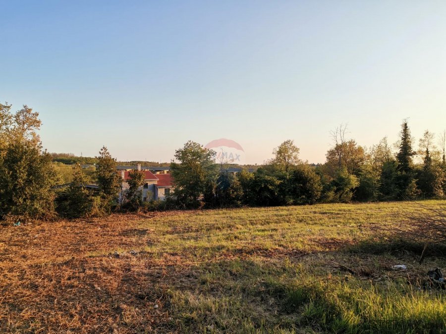Istra, Brtonigla - Građevinsko zemljište sa blagim pogledom - 7