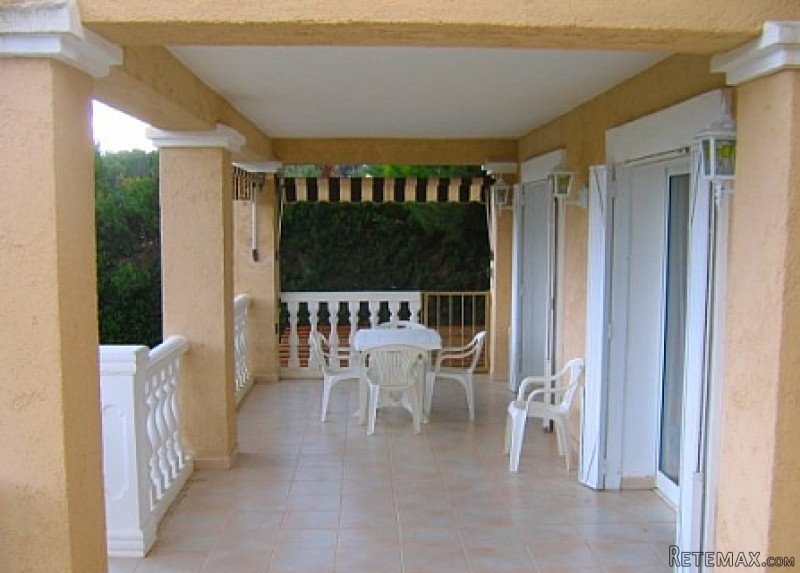 4 Bedrooms - Villa - For Sale - 2