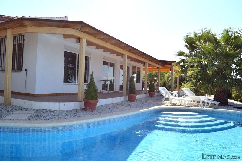 Villa for Sale in Moclinejo 550.000..