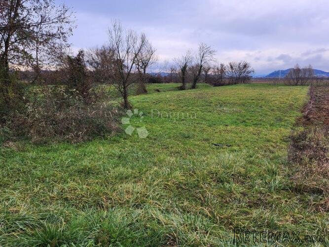 Građevinsko zemljište gospodarske namjene 1.831m² u gradu Or - 2