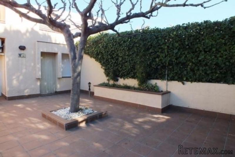 ROSES SANTA MARGARIDA: Nice house with..