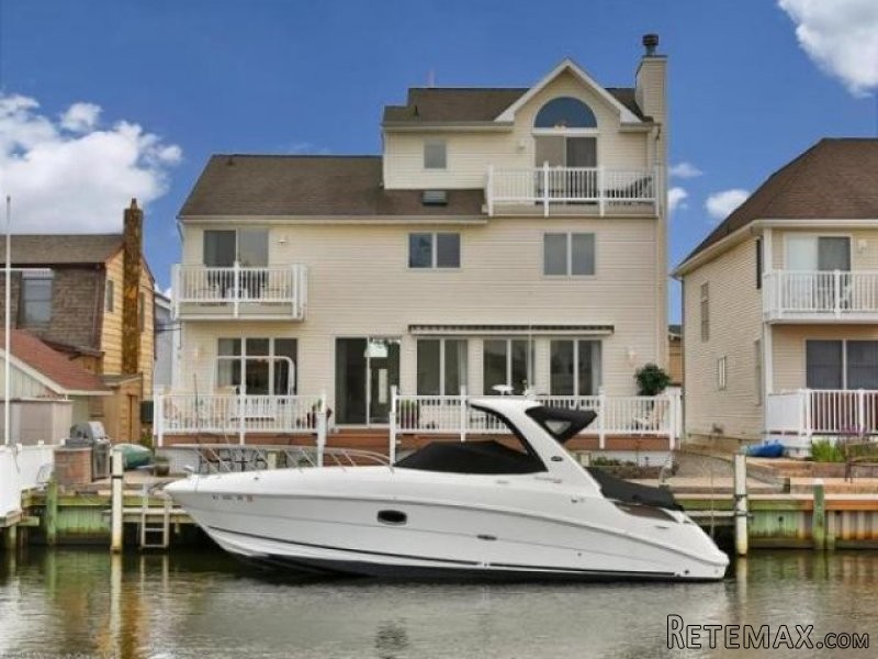 5 bedroom Flat For Sale: 68 Rochester..