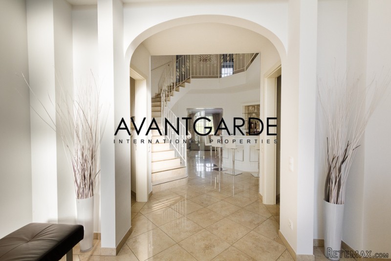 Dreamlike estate in Fontana - 2