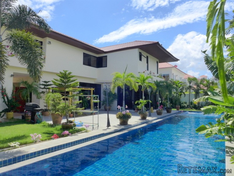 Paradise Villa: modern, large 5 bedroom..