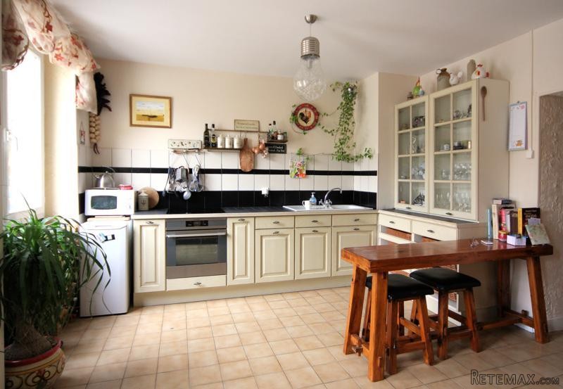Newly Renovated Townhouse With.. - 2