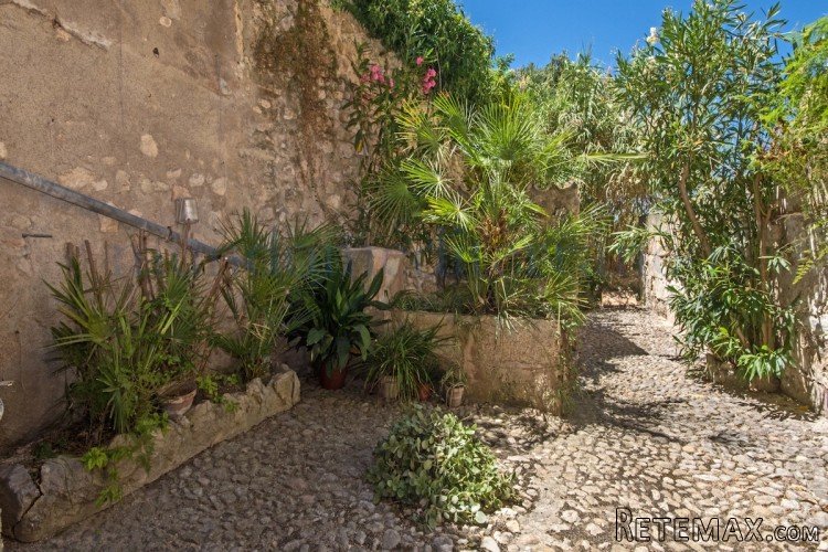 Gorgeous little town house to reform in Campanet with a.. - 2