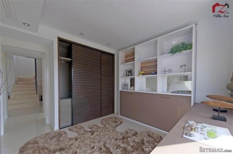 3 bedroom detached house for sale - 2
