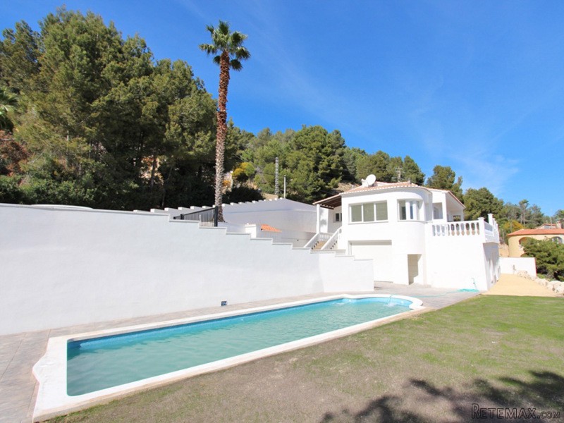 5 Bedrooms - Villa - Alicante - For Sale
