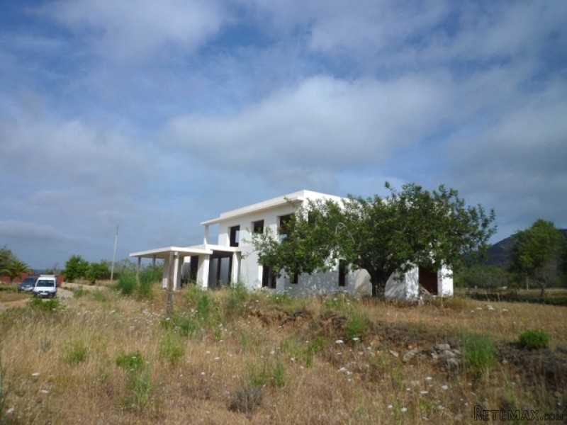 Villa and guesthouse to be finished in..