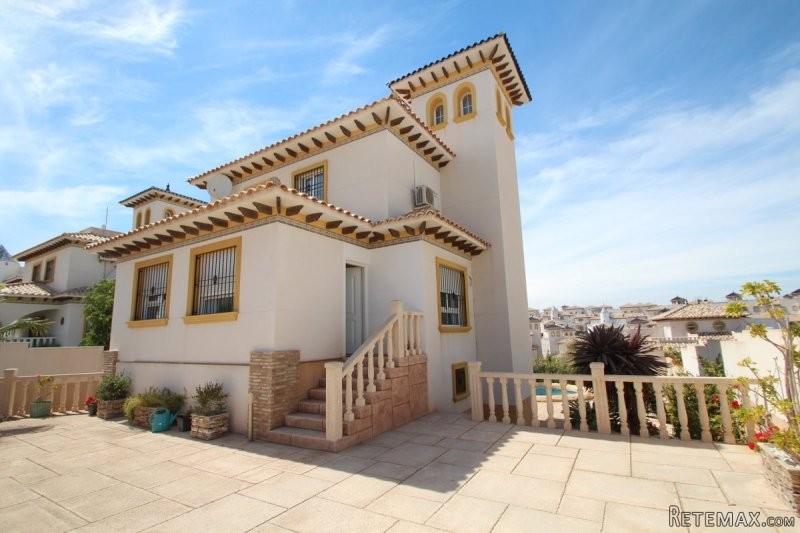 3 Bedrooms - Villa - Alicante - For Sale