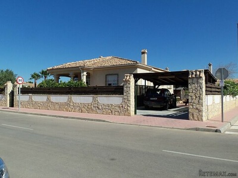 * 3 BED DETACHED VILLA WITH PRIVATE POOL