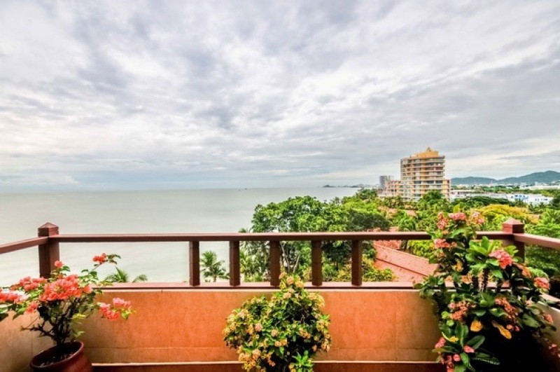 Absolute Beachfront 3 Bed Condo At..