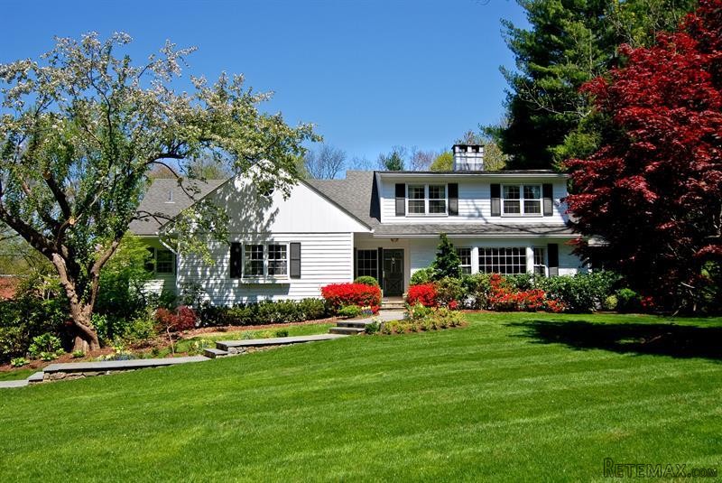5 bedroom House For Sale: 15 North Way..