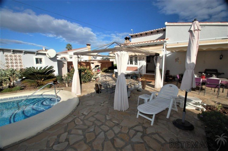 This detached villa of 110 m2 is located in a nice area of.. - 3