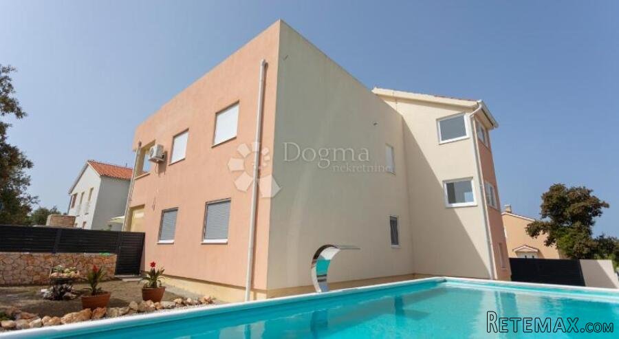 Dva apartmana sa bazenom