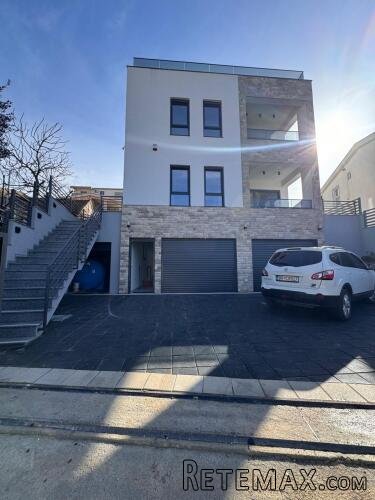 Prodaje se stambeno-poslovni objekat, Bar 780.000€
