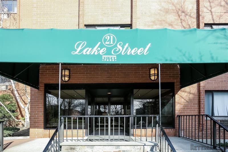 1 bedroom House For Sale: 21 Lake..