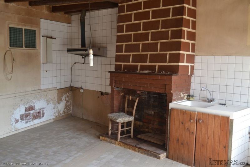 Small stone house to renovate completely - 2