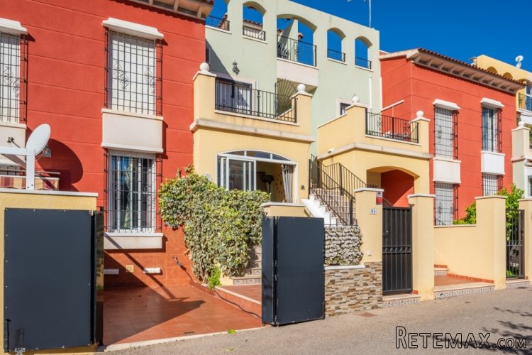 Este hermoso bungalow con una gran terraza se encuentra en..