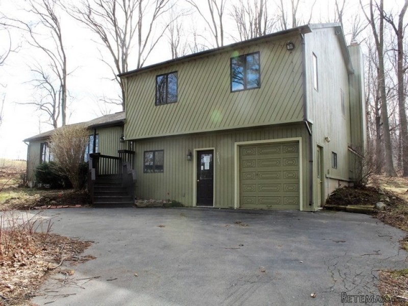 5881 Buttonvale Rd Fayetteville, NY..