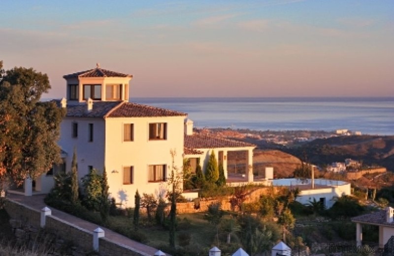 6 Bedrooms - Villa - Malaga - For Sale
