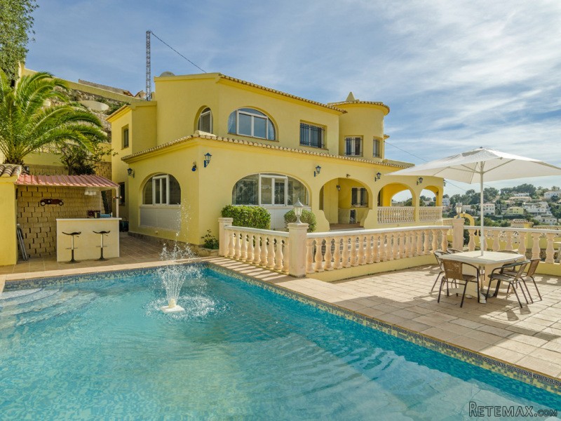 8 Bedrooms - Villa - Alicante - For Sale