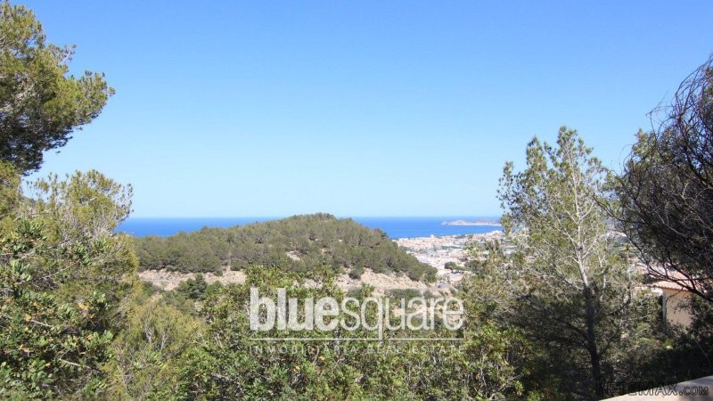 Building plots with panoramic sea views..