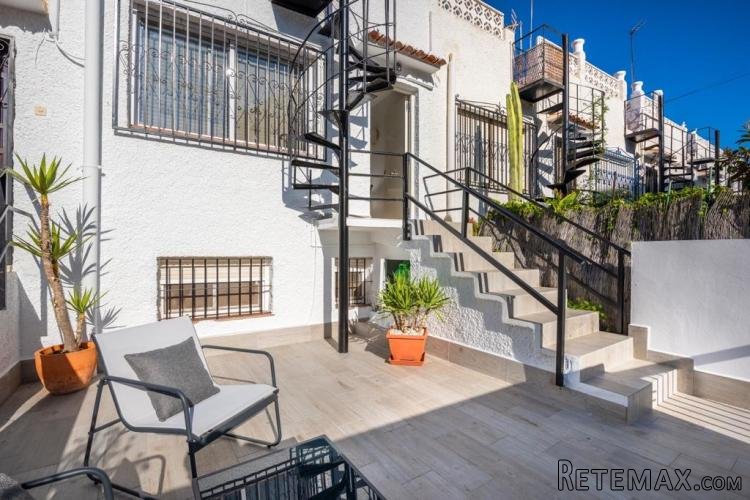 Apartamento está totalmente reformado con muebles..