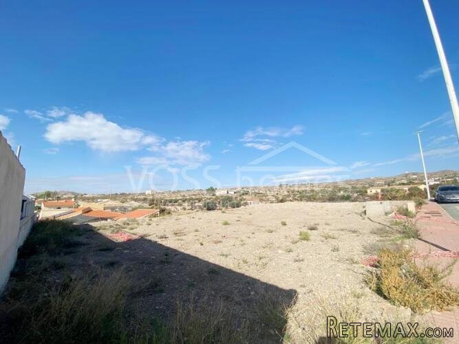 NEW LISTING TO VOSS HOMES - An URBAN building plot of land.. - 2