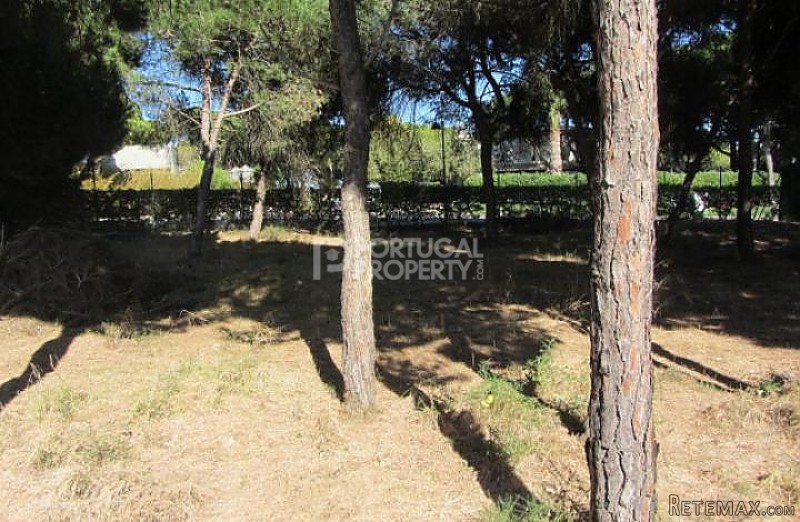Plot of land close to the beach