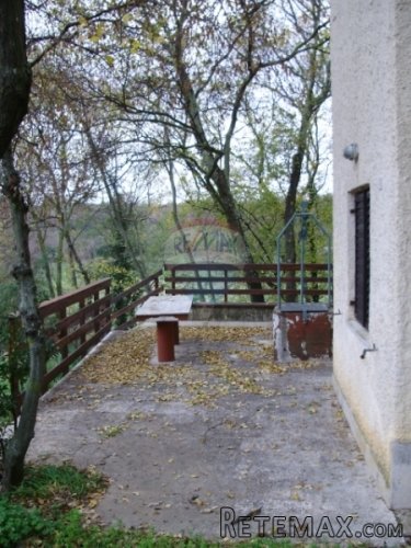 ISTRA,LOBORIKA - KUĆA OKRUŽENA ZELENILOM - 5