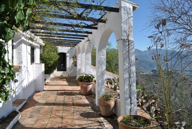 Country Houses for Sale in Competa..