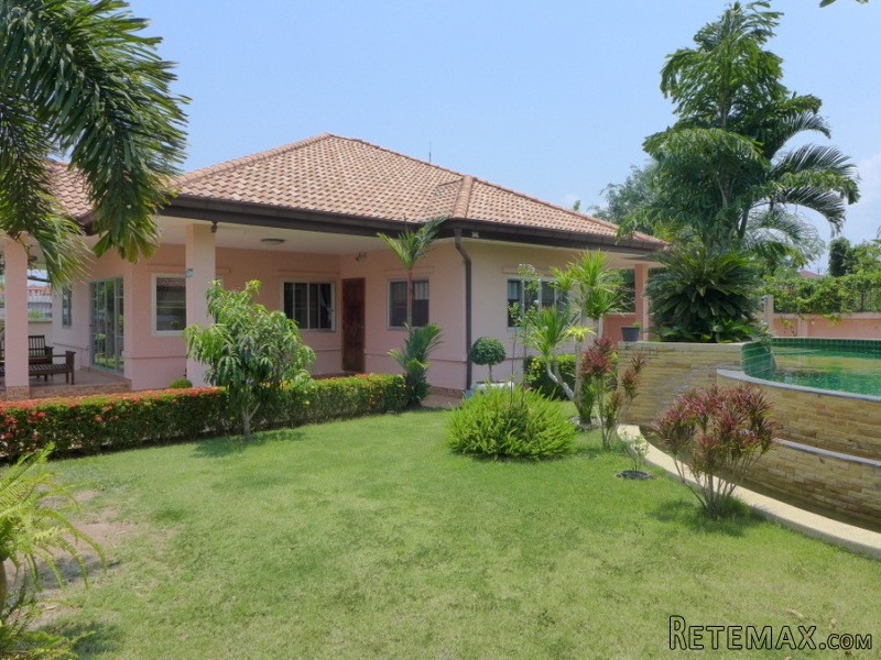 3 bedroom pool villa in good housing.. - 2