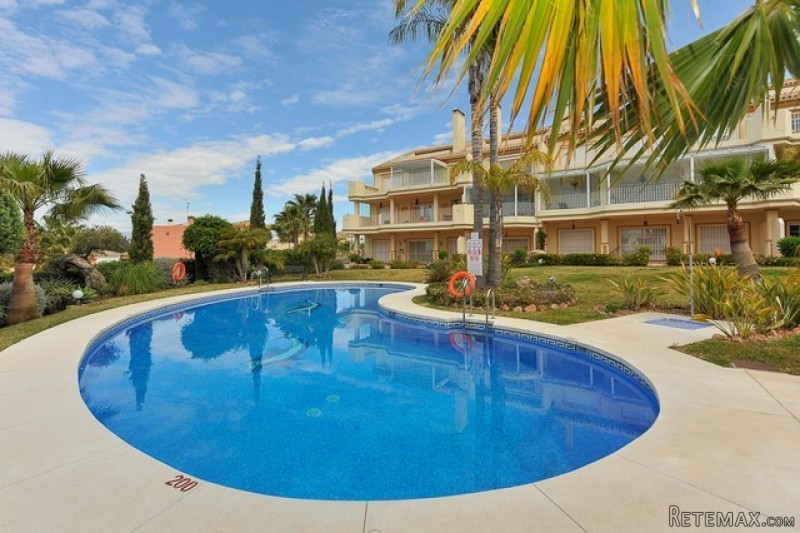 2 Bedroom Middle Floor Apartment