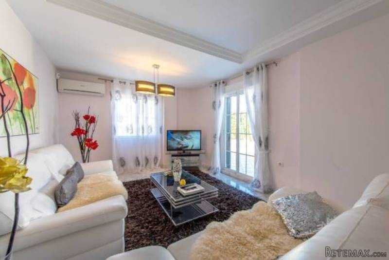 3 Bedroom 2 Bathroom Villa In Ciudad.. - 2