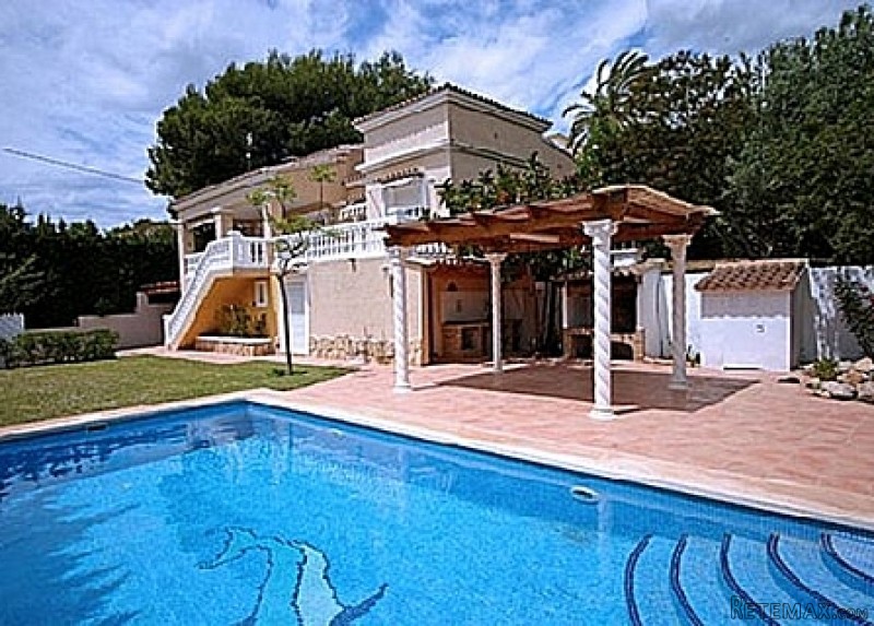 4 Bedrooms - Villa - For Sale