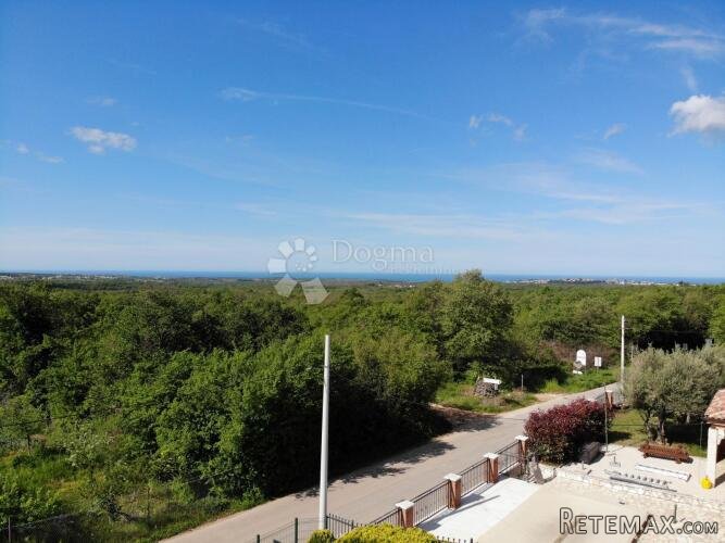 Poreč, luksuzna vila s 3 stana i otvorenim pogledom na more - 2