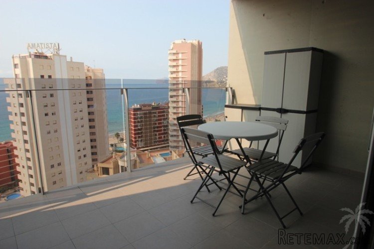 Modern apartment with lovely sea views located only 50m..