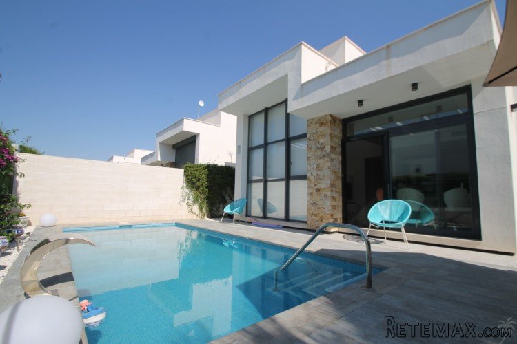 This fantastic sunny villa can be found in a luxury new..