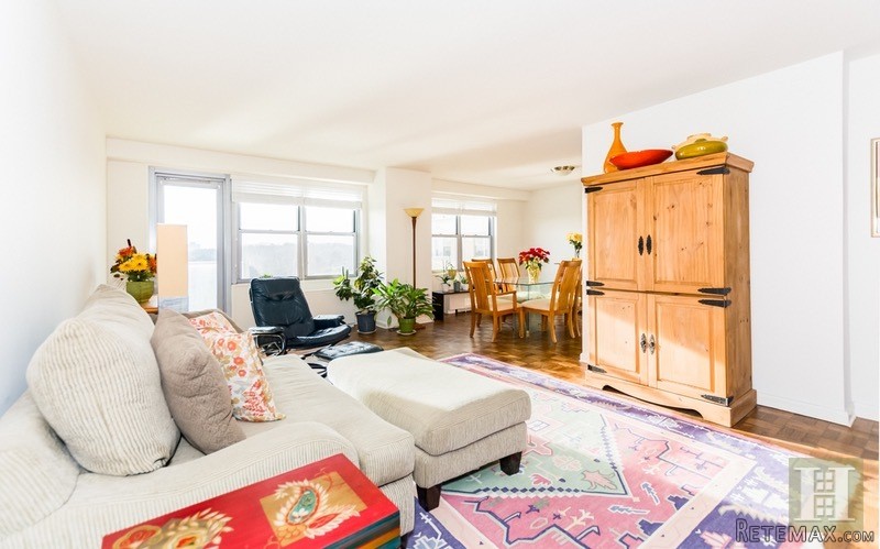 2 bedroom Apartment For Sale: 2500..