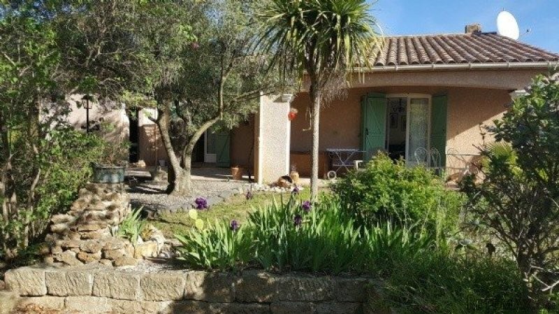 Pretty Villa With Landscaped Gardens..