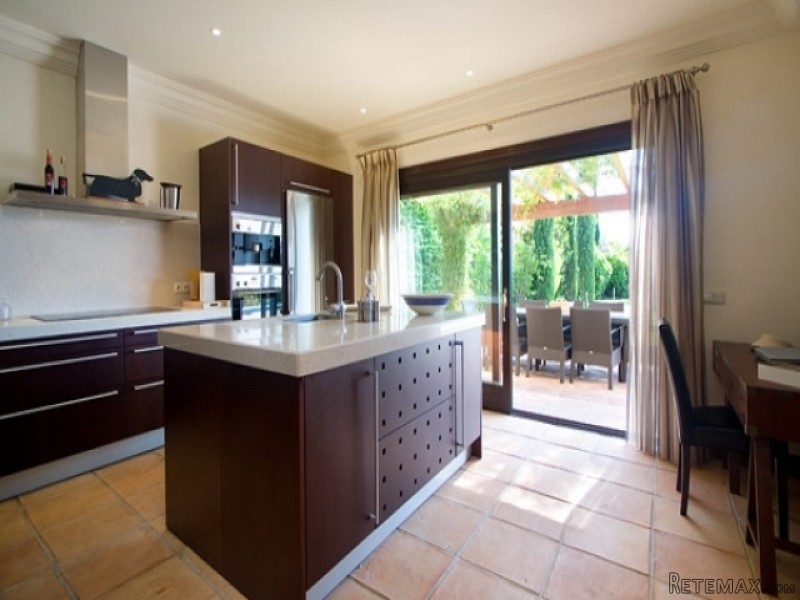 4 Bedroom Villa For Sale In Marbella.. - 2