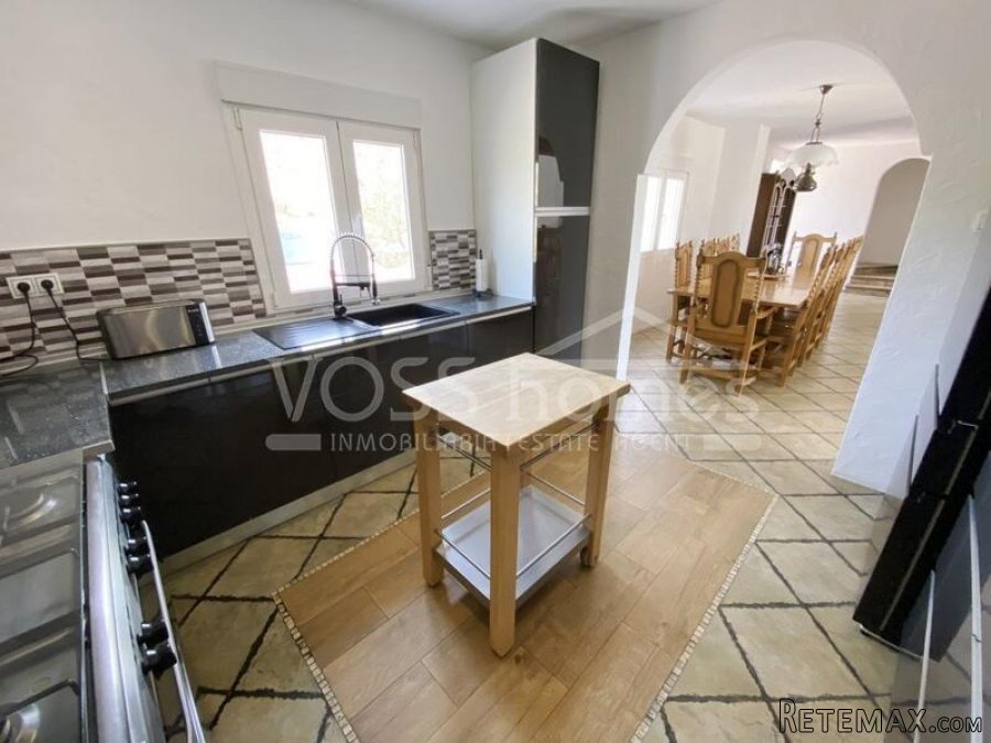 A stunning, recently renovated 4 / 5 bed, 3 bath Country.. - 18