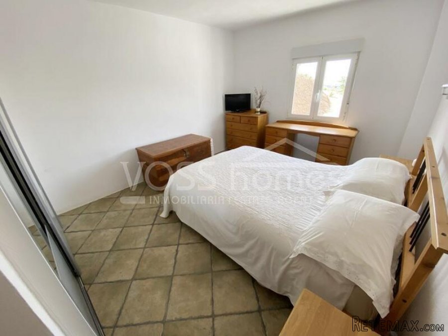A stunning, recently renovated 4 / 5 bed, 3 bath Country.. - 20